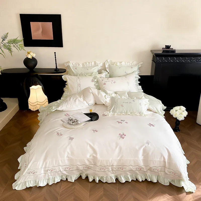 ensemble literie blanc lavande broderies florales fronces classique romantique drap housse taies oreillers
