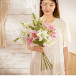 bouquet fleurs artificielles lys blanc rose vert modernes decoration intérieure anniversaire mariage