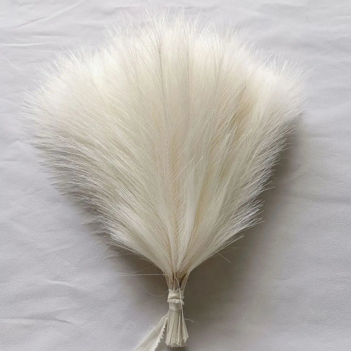 plumes artificielles blanches modernes décoration extérieure mariage fêtes prénuptiale bouquet table