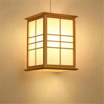lampe suspendue bois japonaise fenêtres traditionnelles lumière douce salon chambre zen