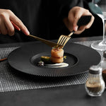 assiettes rondes rayures verticales moderne noir blanc céramique