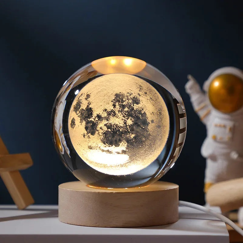 veilleuse led sphère lumineuse système solaire gravé astronaute support bois moderne transparente chambre deco