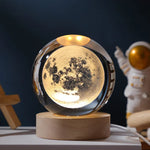 veilleuse led sphère lumineuse système solaire gravé astronaute support bois moderne transparente chambre deco