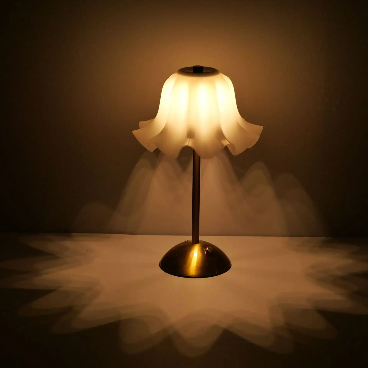 veilleuse fleur lampe table blanc moderne opacité plissé rechargeable couleurs réglables ambiance salon