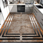 Le sol de cette cuisine moderne présente une surface texturée avec des lignes noires géométriques qui créent un motif élégant et épuré.