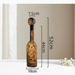 vase moderne bouteille marron léopard boule décorative support bois