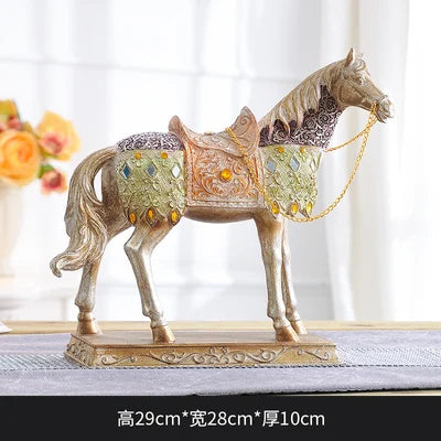 statue cheval décoré argenté doré motifs floraux géométriques ornementaux décoration intérieure statuaire métallique nuances