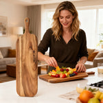 planche découper bois rectangle hachage fromage fruits assiettes tasses vaisselier jus d'orange