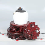 support bois marron artisanal sculpture traditionnel stand objet rond
