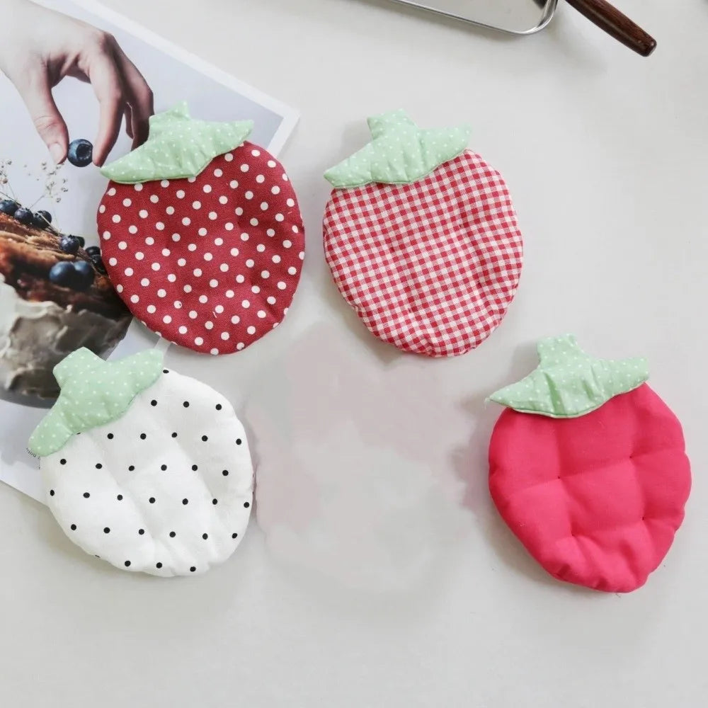 coussin protection tasse motif pois fraise kawaii rouge blanc vert clair décoratif polyester