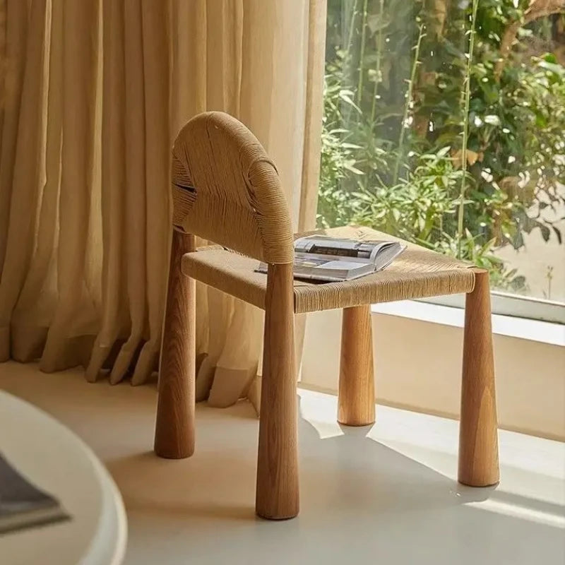 chaise moderne bois massif tissu tressé couleur beige brun clair salon décoration maison vintage