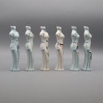 Une série de six figurines en céramique peintes à la main, représentant des formes féminines stylisées avec des motifs floraux et géométriques.