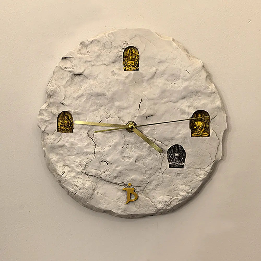 horloge murale silencieuse horloges décoratives sculptural aiguilles dorées figures divines aspect rocheux