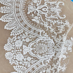 dentelle blanche floral complexe tissu acrylique baroque élégante mariage translucide brodée cérémonie.ACCESSIBLE VERSION: