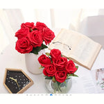 bouquet roses artificielles blanc rouge feuilles vertes classique decoration maison anniversaire saint valentinintérieur