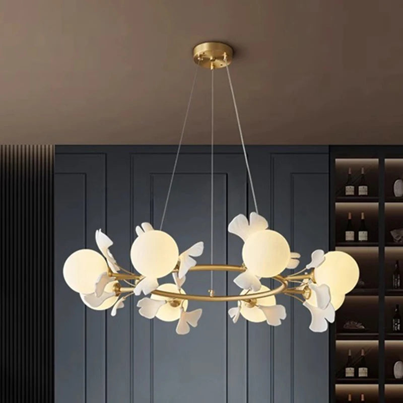 suspension lumineuse or contemporaine boules lumineuses opalescentes fleurs décoratives chambre coucher salon