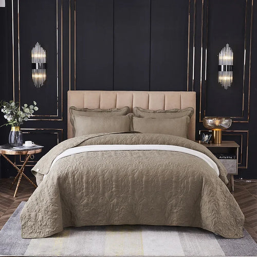 couette ensemble taies oreillers motifs floraux quiltés beige vert rose gris chambre décoration lit
