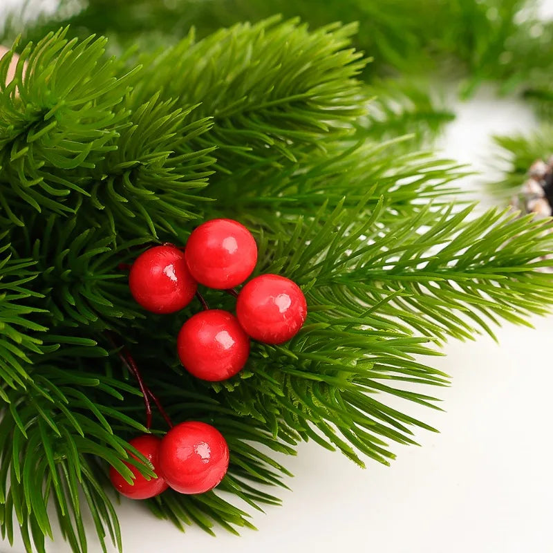 décoration noël branche artificielle vert feuilles pointues moderne extérieur 30 pièces adhésif boule rouge