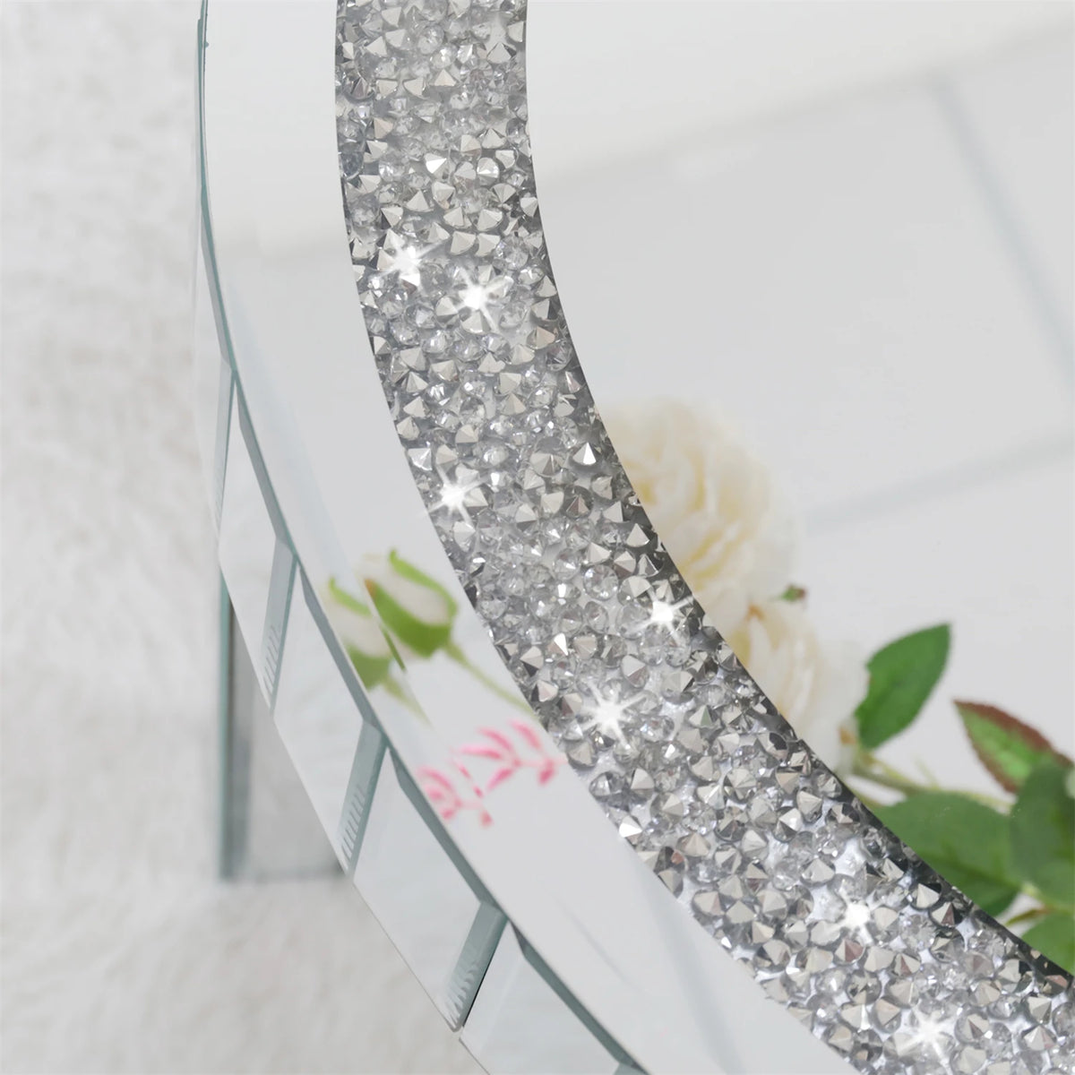table d'appoint ronde argentée strass moderne élégante pieds simples transparente minimaliste