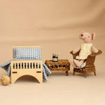 meubles miniature bohème marron clair tressage apparent fauteuils table basse coussins arche décorative souris