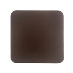 Un simple carré brun foncé représentant un fond uni pour l'image.