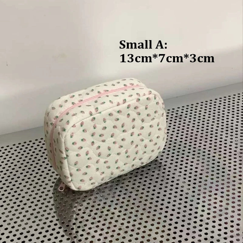 sac rangement triple pliable motif fraises fleurs blanches toile polyester réutilisable compartiments mesh opaque