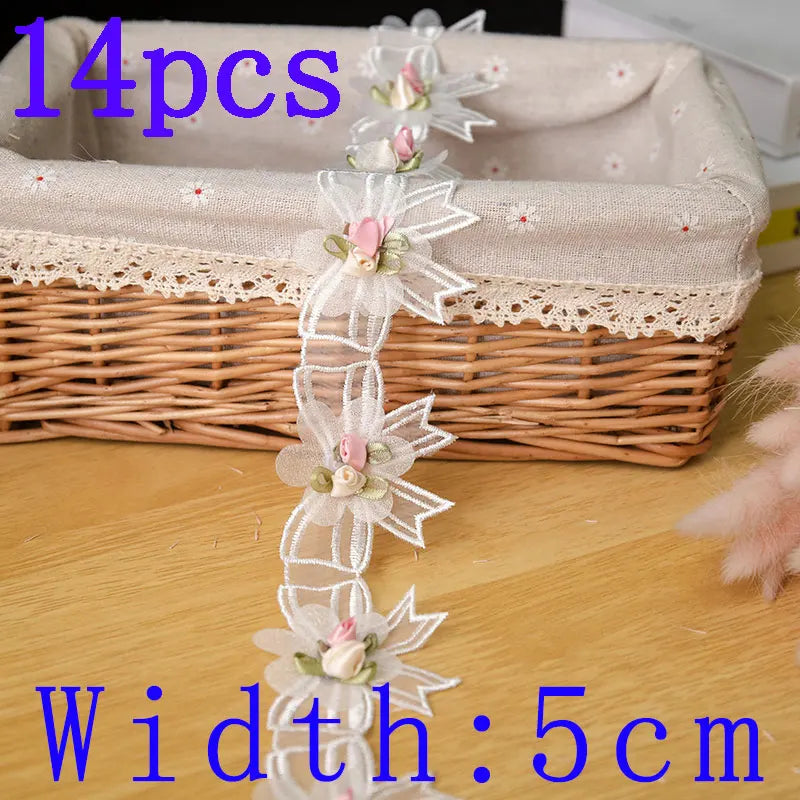 ruban dentelle fleurs papillons blanc rose pâle vert clair mariage vintage romantique artisanal DIY