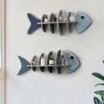 étagère murale poisson bois bleu gris vertèbres décorative plantes artificielles bouteilles parfum lanterne photo