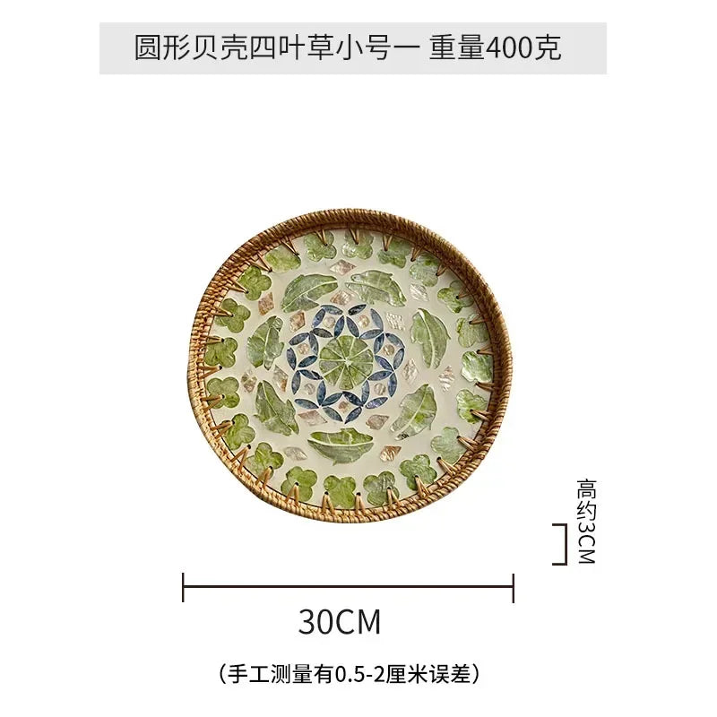 plateau rond rotin coquillages feuilles naturelles décoration boho assiette fruits pain petit déjeuner