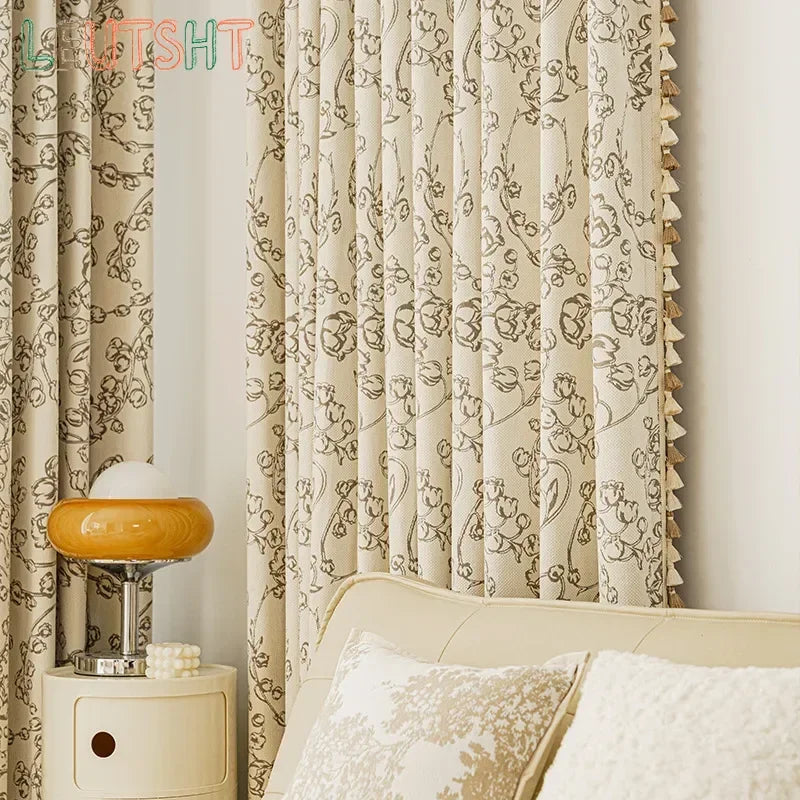 rideau épais beige motif fleurs stylisées salon chambre classique vintage tissu luxueux