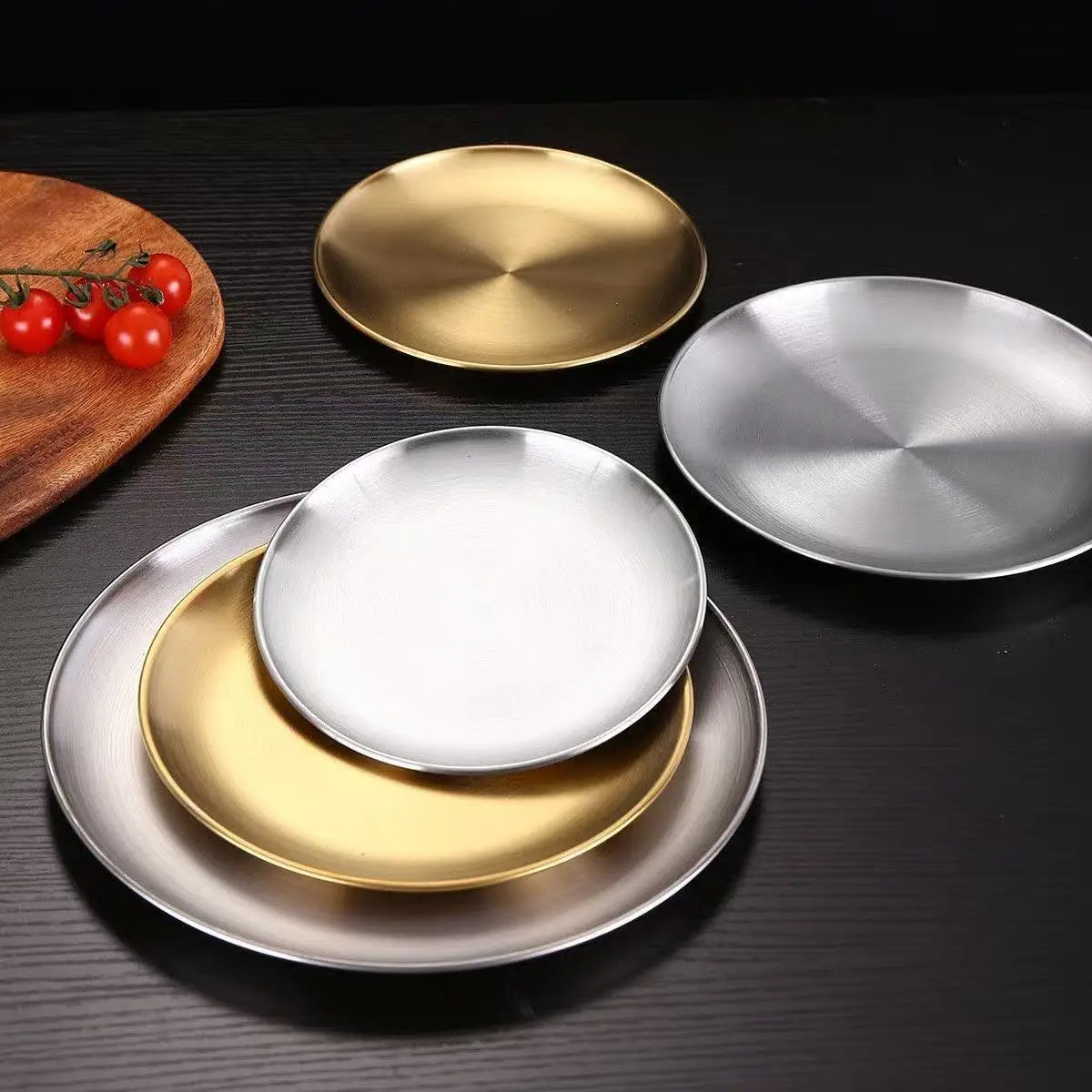 assiettes acier inoxydable or argent rondes modernes différentes tailles buffet dessert pizza