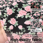 tissu mousseline polyester imprimé fleurs roses fond noir couture robe chemisier rideau diy