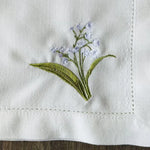 serviettes table brodées fleurs feuilles coton blanc vert bleu rustique fêtes maison mariage