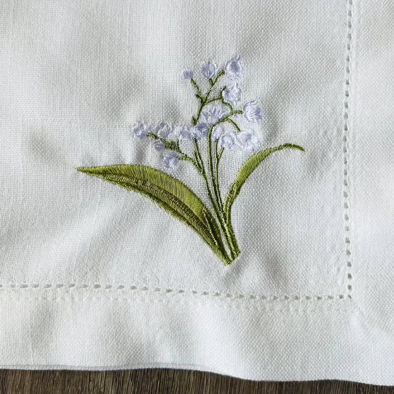 serviettes table brodées fleurs feuilles coton blanc vert bleu rustique fêtes maison mariage