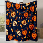 Couverture noire et orange avec motifs de citrouilles d'Halloween, crânes et feuilles d'automne.