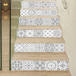 Détail du motif paysager sur autocollant d'escalier adhésif