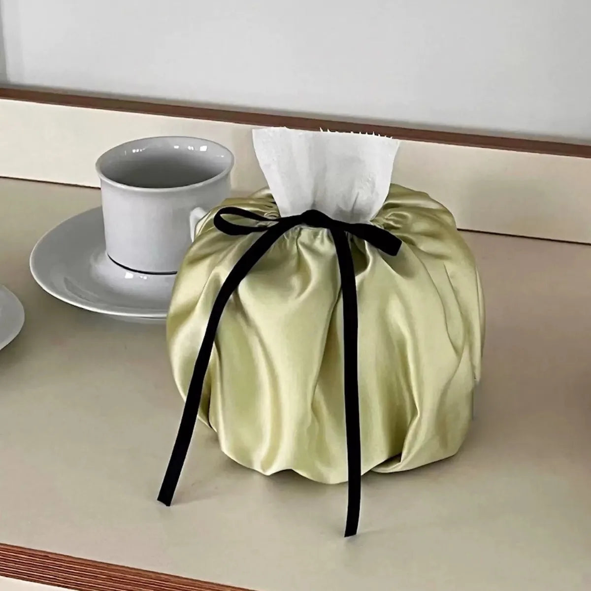 sac mouchoirs moderne élégant satiné bleu gris noir vert olive blanc ruban fixation