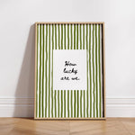 cadre mural moderne rayures vertes chambre bébé décoration vert olive