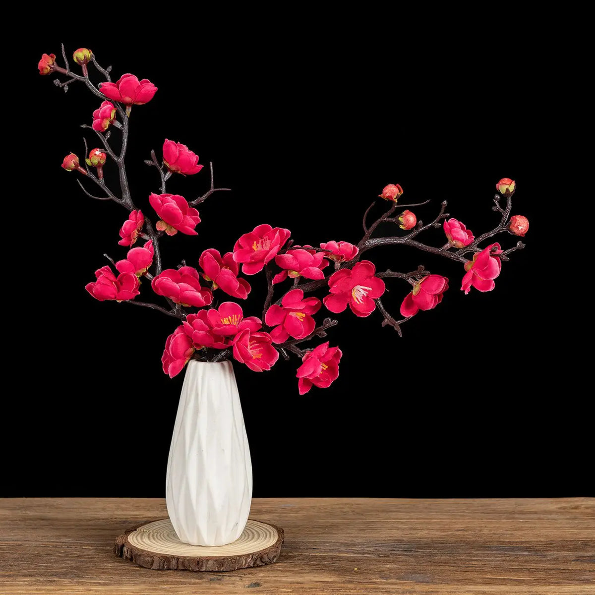 bouquet artificiel fleurs jaune rouge rose blanc branches noires vase blanc décoration intérieureextérieur