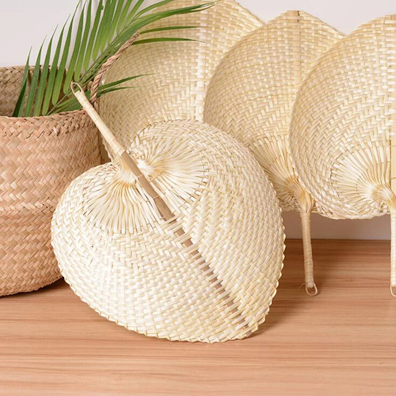 éventail tressé motifs géométriques traditionnel beige clair poignée bois fixations rustique decorationintérieur