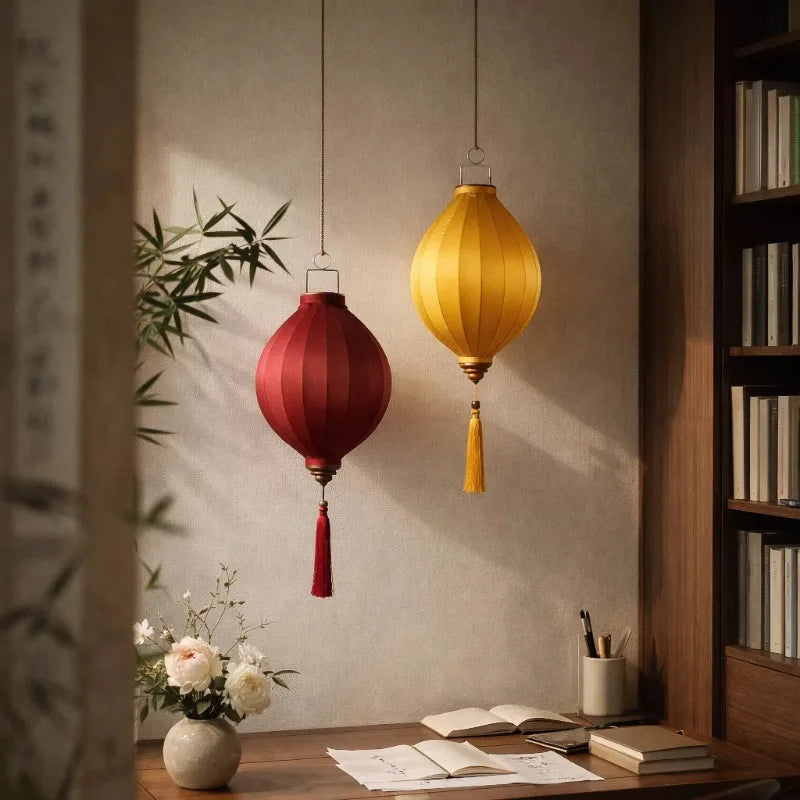 lanternes traditionnelles imprimées fleurs dorées opaques couleurs vives tissu anniversaire noël fêtes