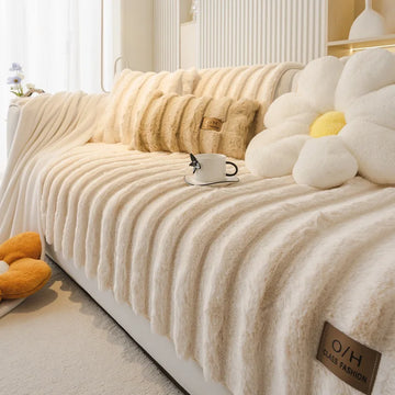 coussin canapé peluche lapin beige rayures horizontales doux grand dossier fauteuil salon maison hiver