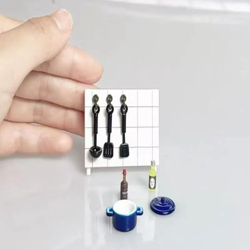 miniature cuisine accessoires mat violet clair moderne évier meubles couteau poêle bouteilles