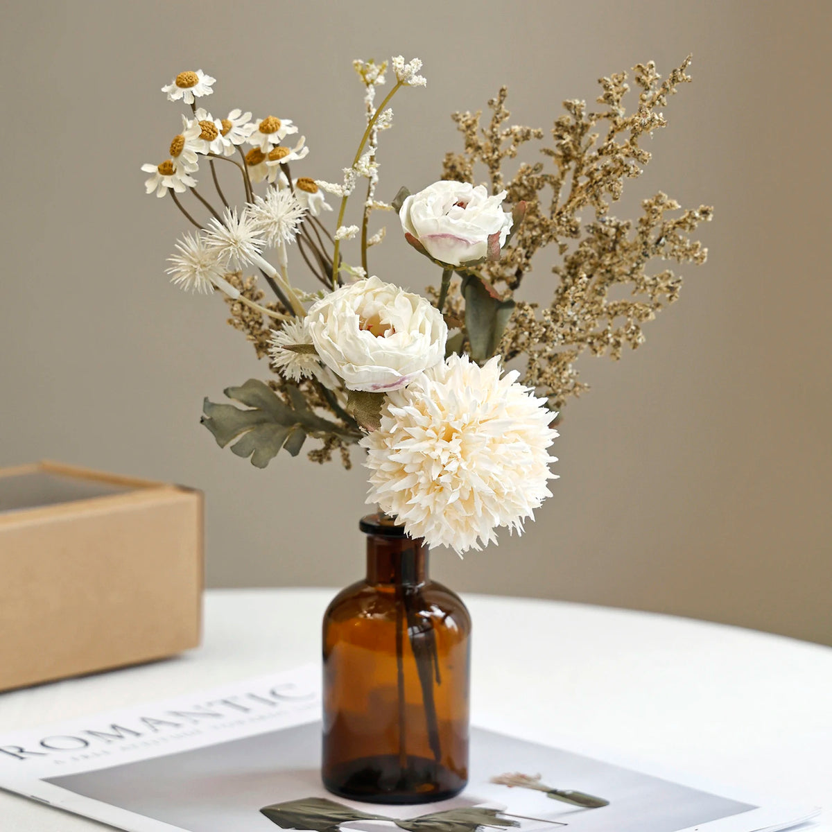bouquet séché fleurs artificielles pivoine blanc rose beige doré vase boîte présentation intérieurDecorationMaisonFete