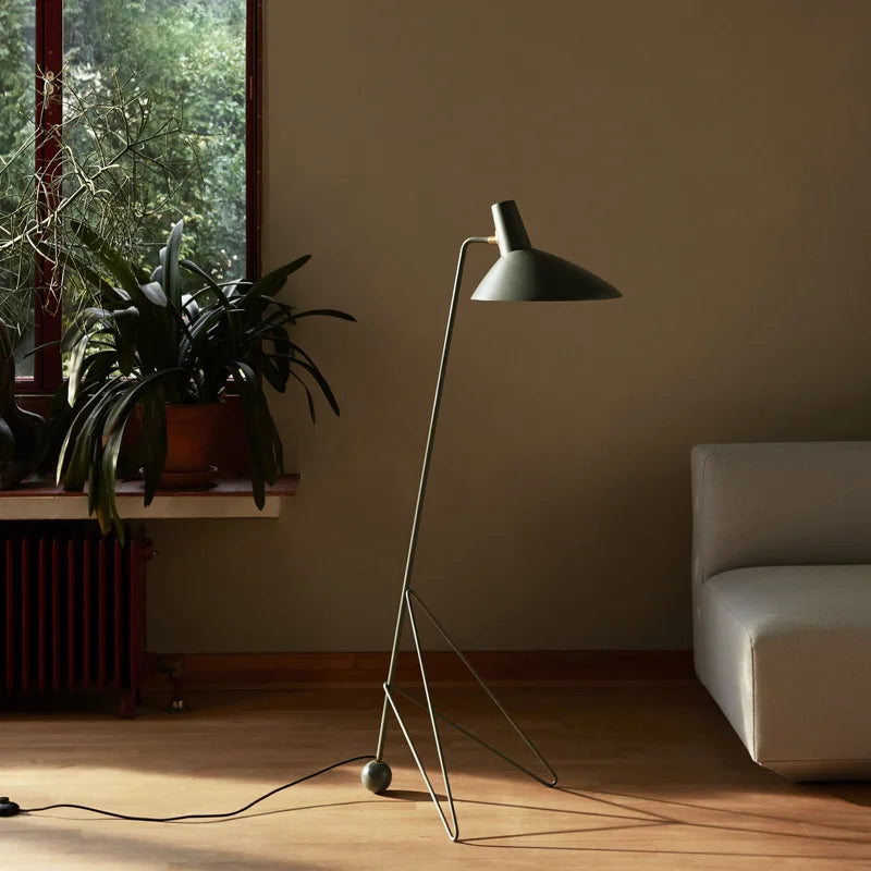 lampadaire led vintage noir pied trépied angle salon chambre coucher abatjour conique mid century