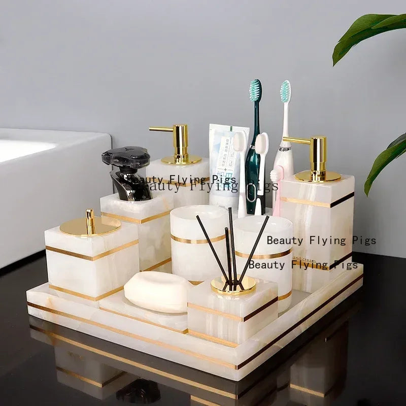 ensemble salle bain moderne marbre blanc doré distributeur savon brosse dents tube dentifrice gobelet