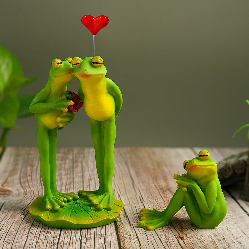 figurines grenouilles decoratives vert jaune bouquet rouge coeur humoristique deco jardinextérieur