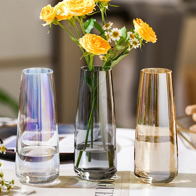 Vase en verre transparent holographique iridescent de couleur kaki foncé