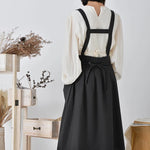 Tablier de cuisine femme imperméable utilisé lors de la préparation culinaire