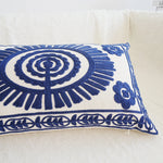 taie d'oreiller brodée motif fleur circulaire blanc bleu décorative traditionnelle maison voiture